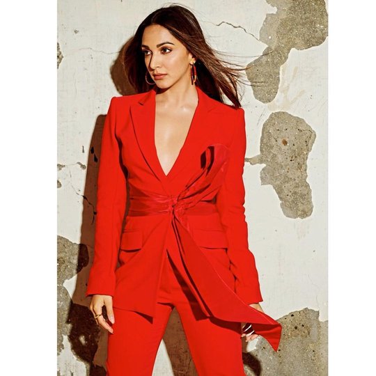 bUUeRnazl.js - kiara advani 19